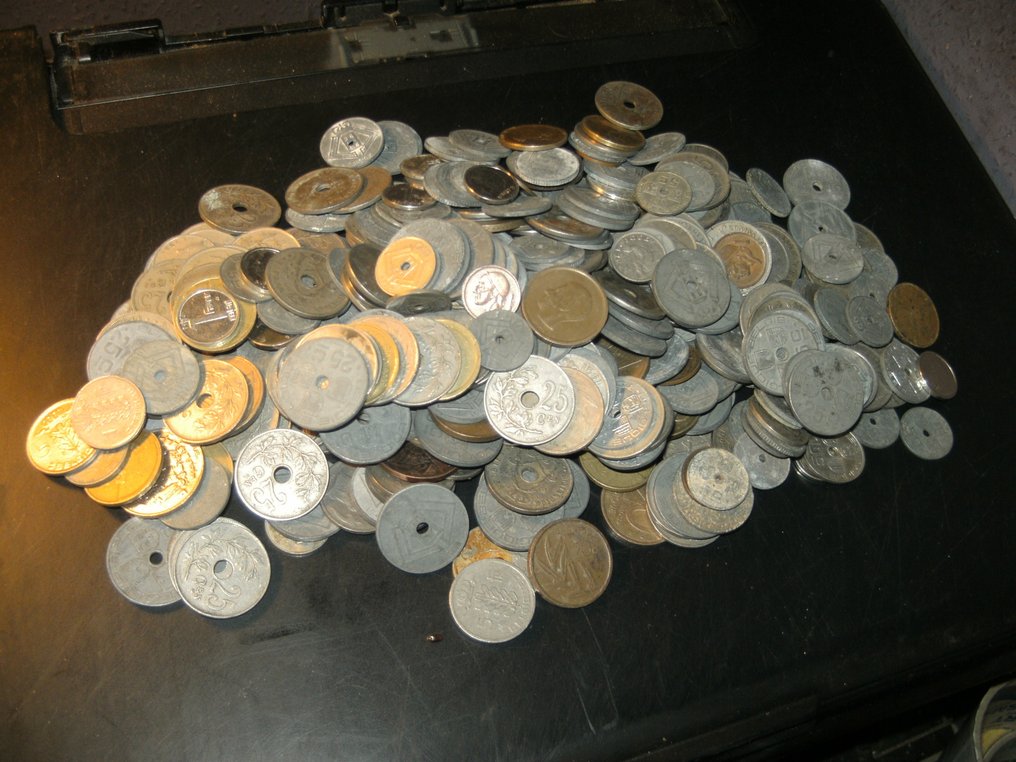 World. 413 coins  (No reserve price) #4.3