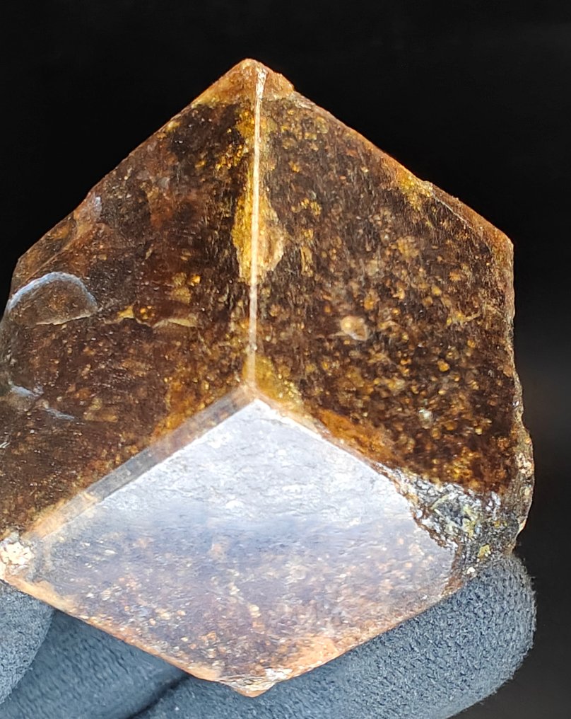 Andradite Crystal - Height: 6 cm - Width: 6 cm- 276 g #1.0