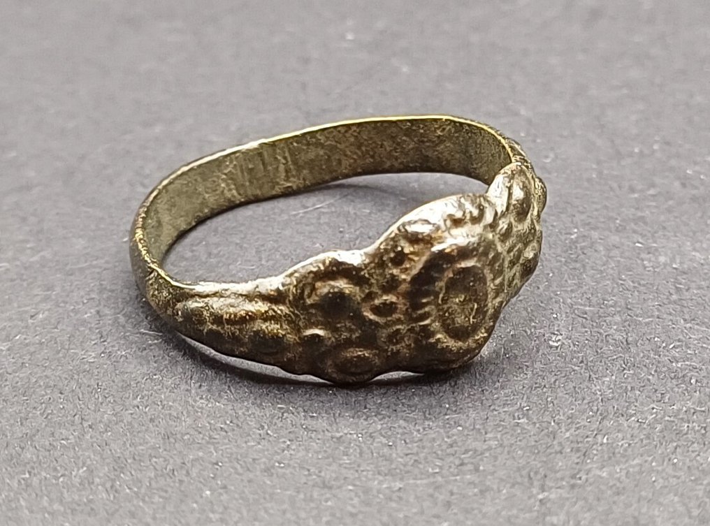 Médiéval Bronze Bague décorée - 22 mm  (Sans prix de réserve) #1.0