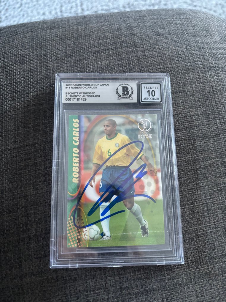 2002 Panini World Cup Roberto Carlos HAND SIGNED AUTHENTIC AUTO - Beckett 10 Graded card #1.0