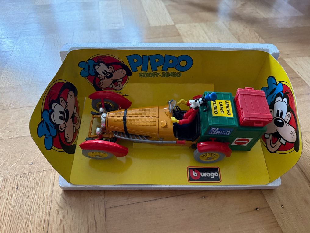 Bburago 1:18 - Miniatura de carro - Pippo Goofy Dingo Model 8005, Boxed - Walt Disney Interest #1.0