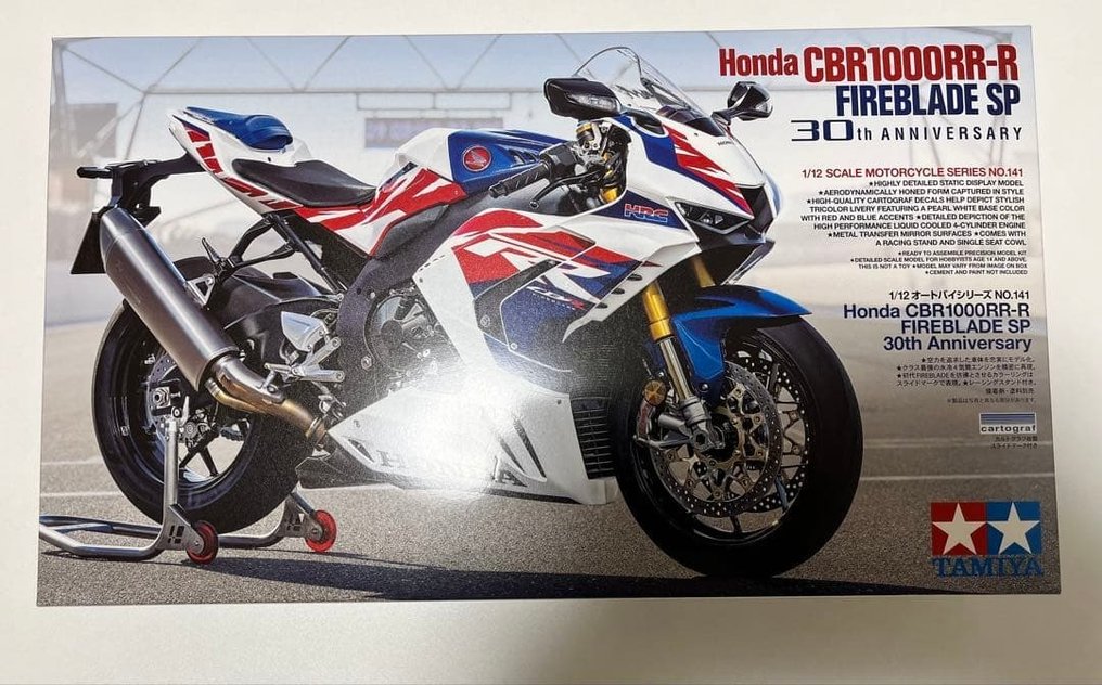 Tamiya 1:12 - 模型摩托車 - Honda CBR1000RR-R FIREBLADE SP 30th Anniversary - 本田 CBR1000RR-R Fireblade 1/12 #1.0