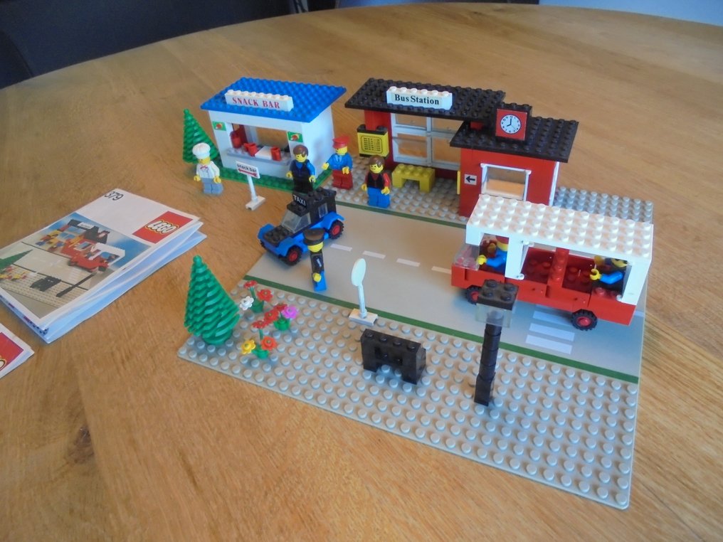 LEGO Set - Legoland - 379 - 675 - 608. #2.1