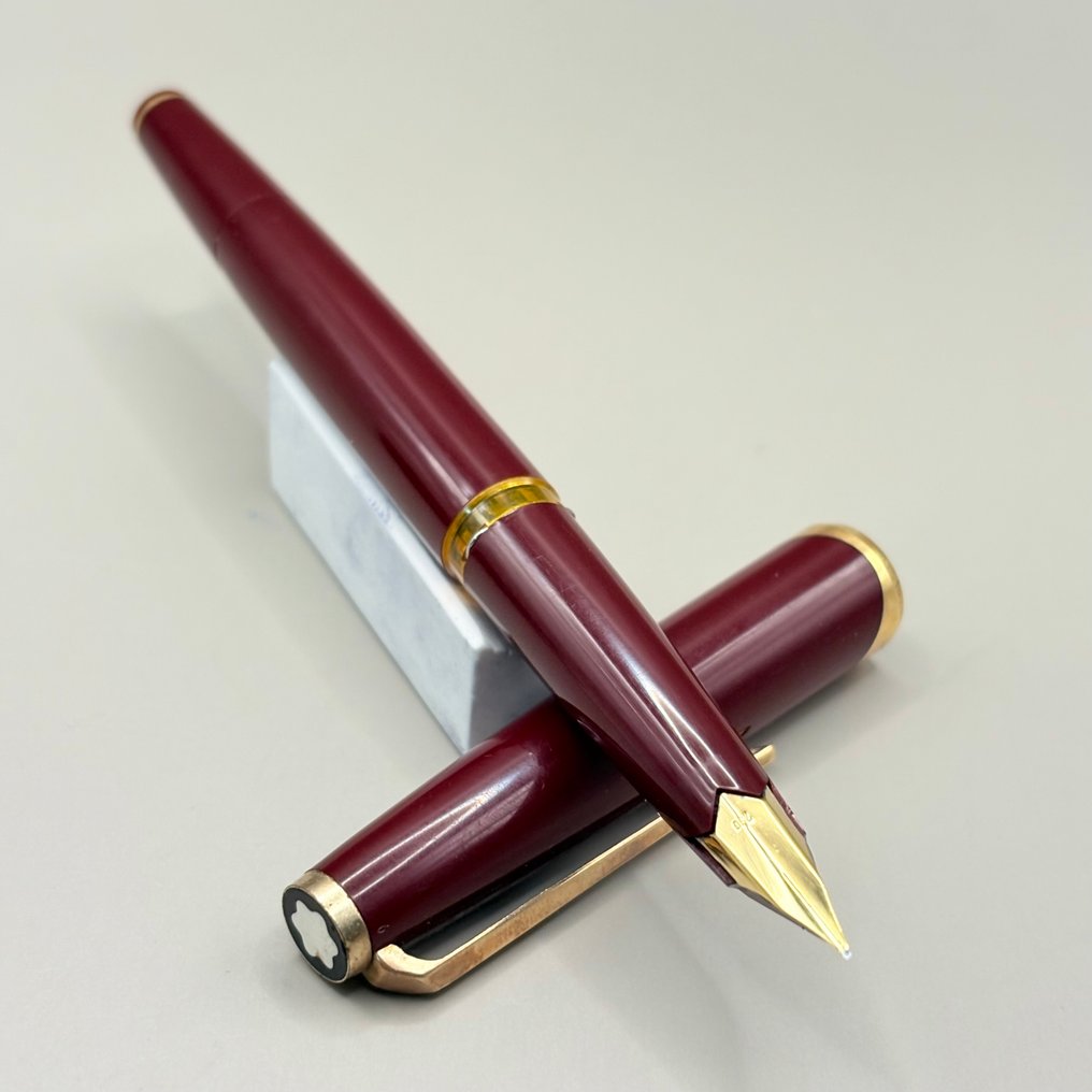 Montblanc - 121 (bordeaux) - 18k gold nib (F) - Vulpen #1.0