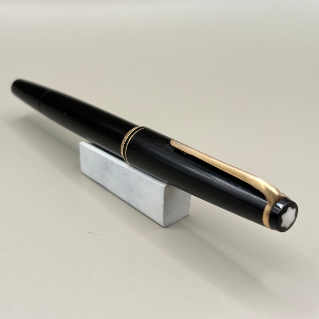 Montblanc - 24 (black) - 14k gold nib (F) - Piston-filling - Reservoarpenna #1.0