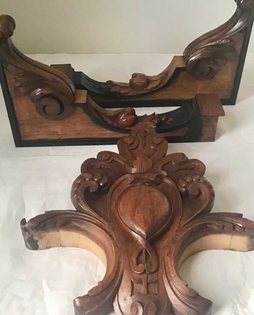 Decorative ornament (3) - Gedetailleerd antiek houtsnijwerk van bladeren en vruchten - Belgium #1.0