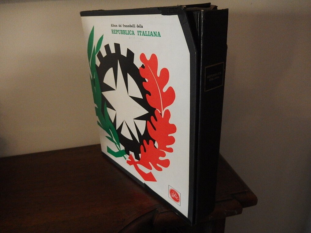 意大利共和国 1947/1977 - 博拉菲相册中的全新未邮寄品（MNH**）邮票收藏。 #1.0