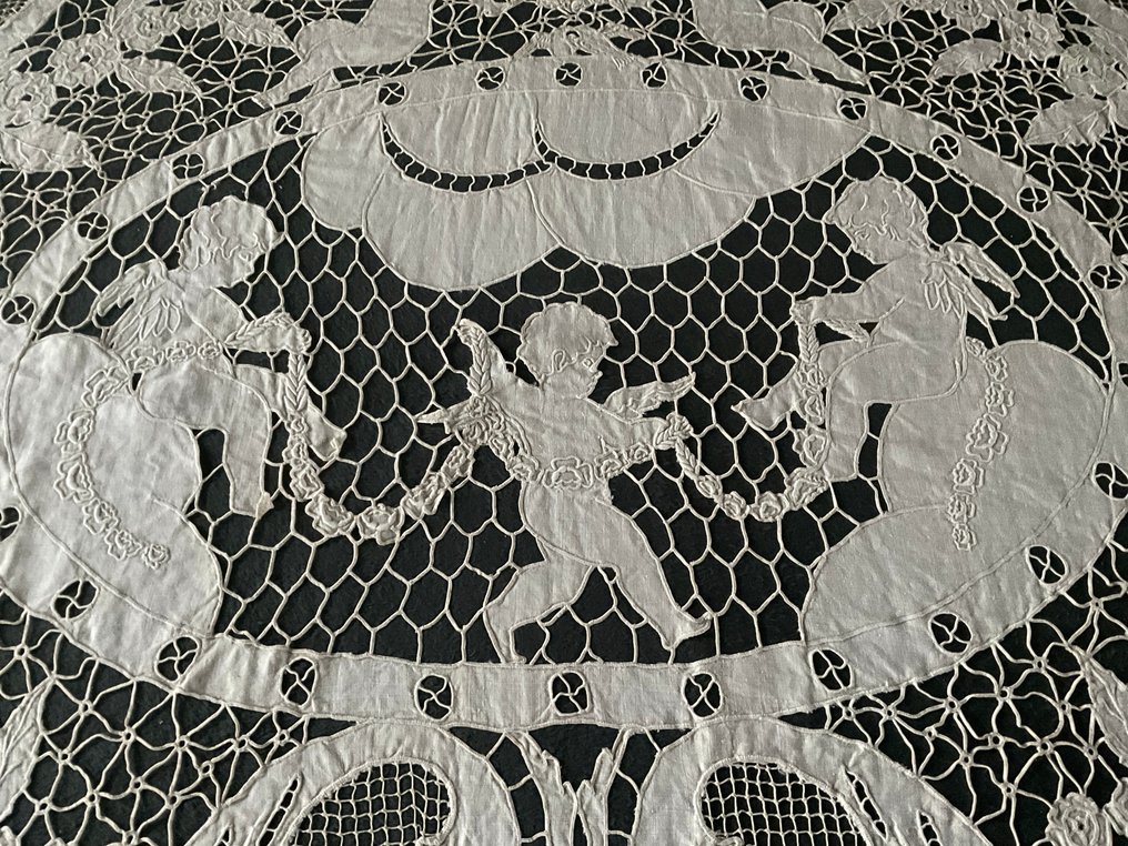 Peça decorativa Richelieu do meio ao final do século XIX. - Têxtil  - 1.36 m - 1.43 m #2.1