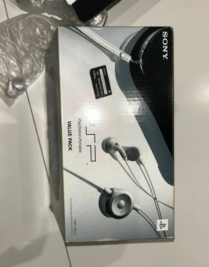 Sony - Playstation Portable (PSP) - World Tour Soccer 2 bundle - Κονσόλα βιντεοπαιχνιδιών + παιχνίδια - Στην αρχική του συσκευασία #2.1