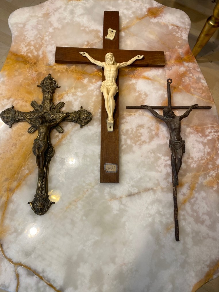  Kors (3) - Messing, Træ - 1920-1930 - Lotto 3 korsfæstede  #1.0