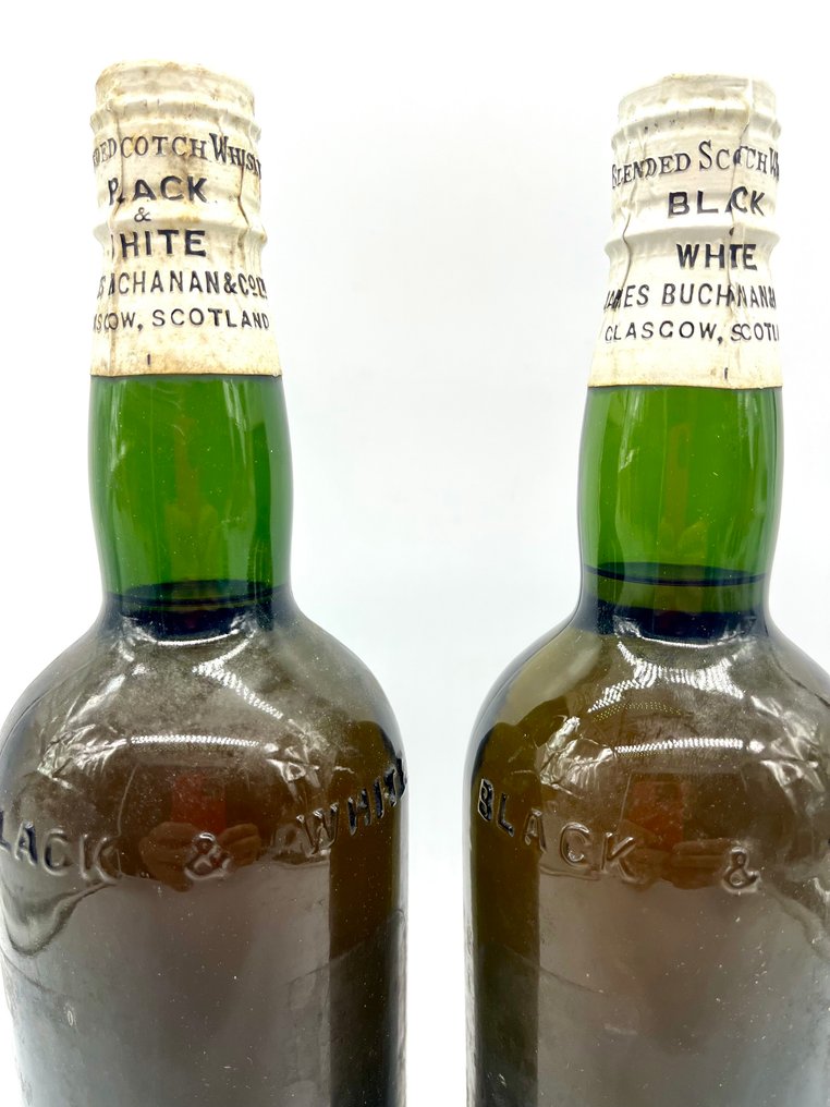 Black & White Spring Cap - James Buchanan - b. 1960s - 75cl - 2 bottles #2.1