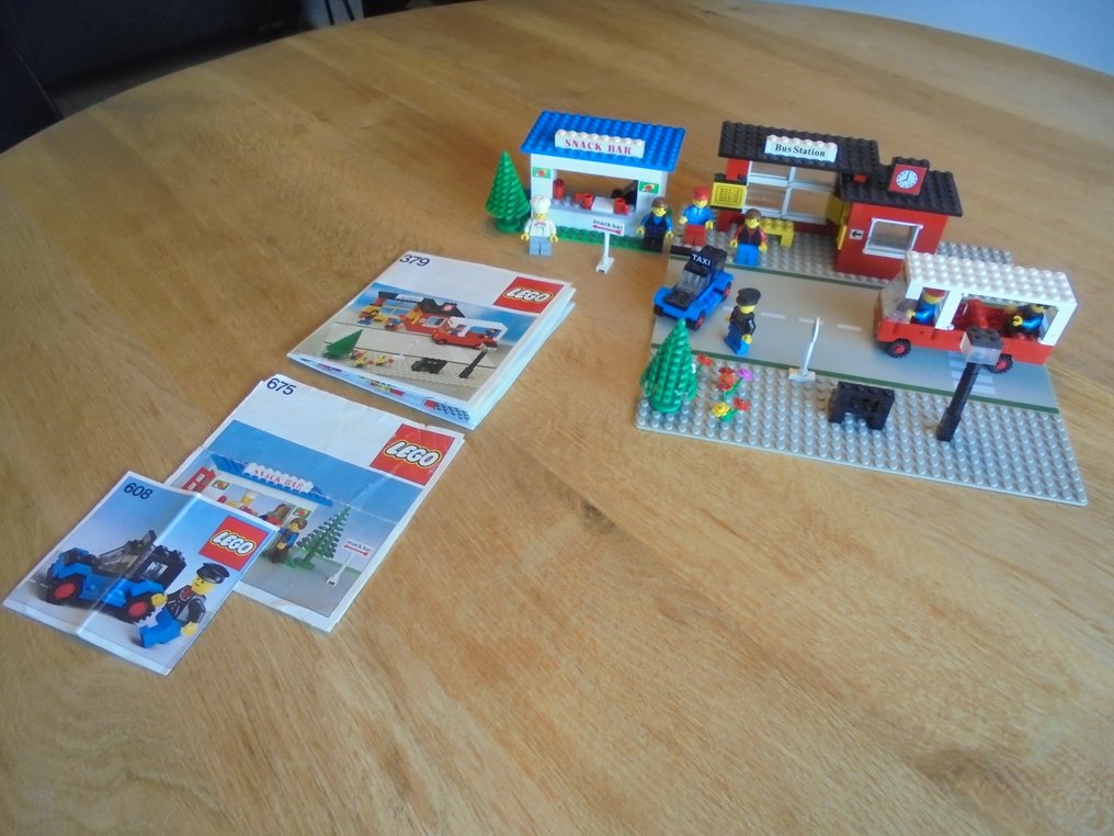 LEGO Set - Legoland - 379 - 675 - 608. #1.0