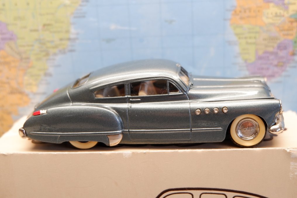 Brooklin 1:43 - Modelcoupé - Buick Roadmaster 1949 - Speciale grøngrå farve. #3.2