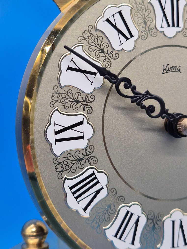 Clock - Koma – Jahresuhr unter Glasdom – Tischuhr, Messing & Glas - Brass - 1960-1970 #3.2