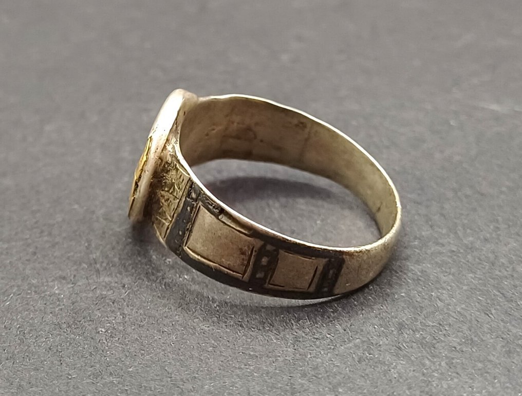 Medieval Silver Coin Ring - 22 mm  (No reserve price) #1.0