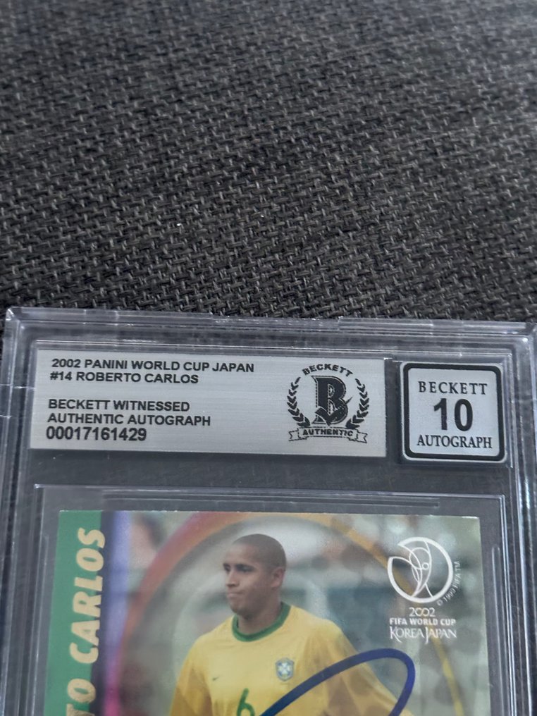 2002 Panini World Cup Roberto Carlos HAND SIGNED AUTHENTIC AUTO - Beckett 10 Graded card #1.0