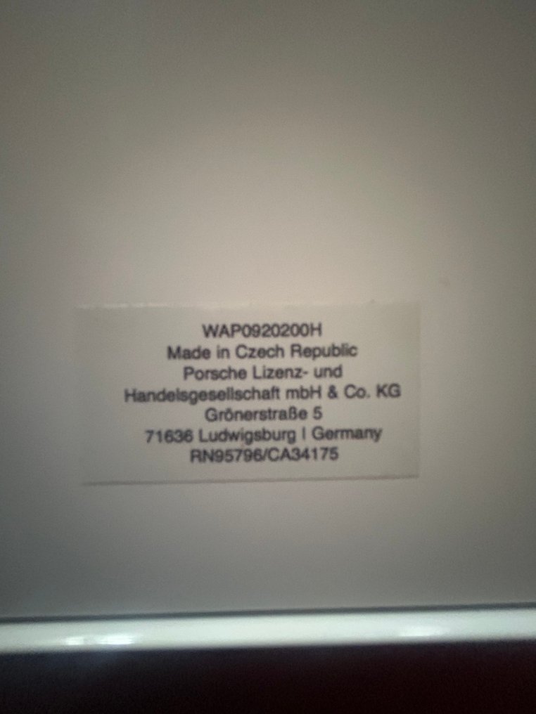 Porsche - POS (obiekt reklamowy w punkcie sprzedaży) #2.1