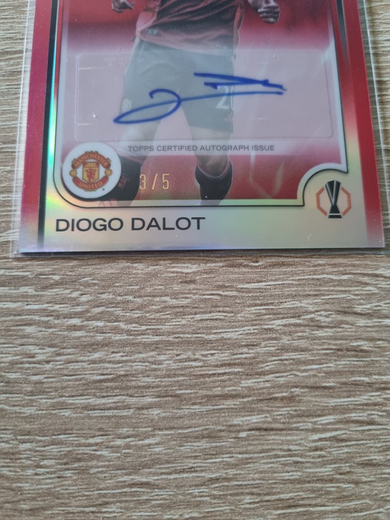 2024/25 Topps Chrome Diogo Dalot /5 Auto - 1 Card - Near Mint (NM) #2.1