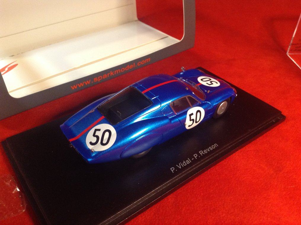 Spark 1:43 - Modell racerbil - ref. #S5486 Alpine Renault M64 Sport 24h Le Mans 1965 #50 Peter Revson/Philippe Vidal - utmerket kvalitet - begrenset utgave - svært vanskelig å finne i dag #2.1