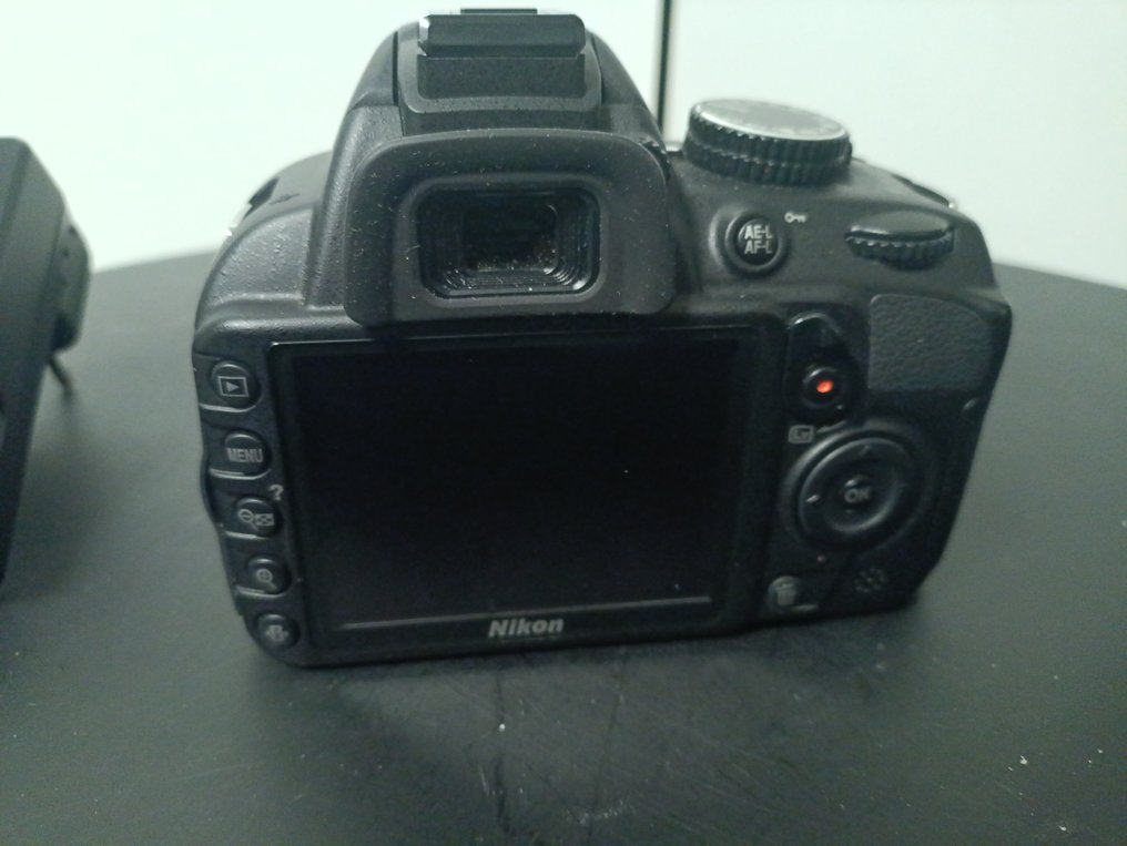Nikon D3100 mit AF-S Nikkor 18-55/3.5-5.6 VR und Zubehör. Bitte Lesen !! Câmera reflex digital (DSLR) #2.1
