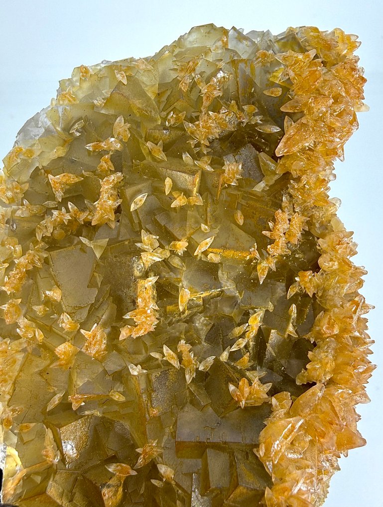 Golden Fluorite with Calcite Specimen - Height: 100 mm - Width: 61 mm- 228 g #4.3