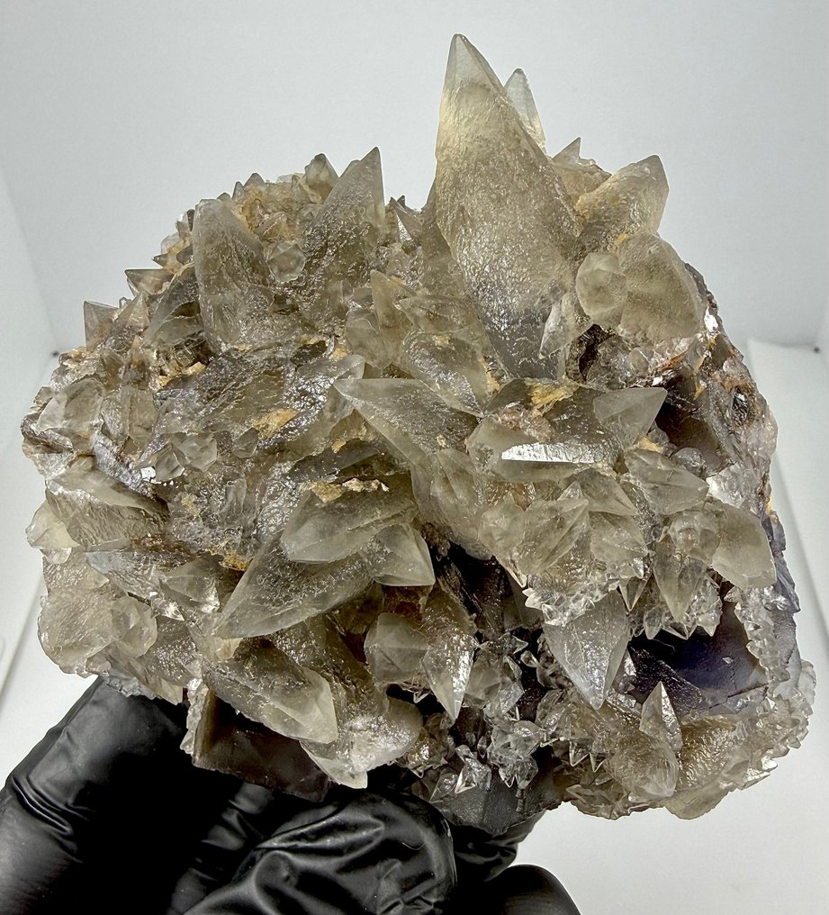 Fluorita Com dentes de cachorro de calcita - Altura: 89 mm - Largura: 70 mm- 434 g #1.0