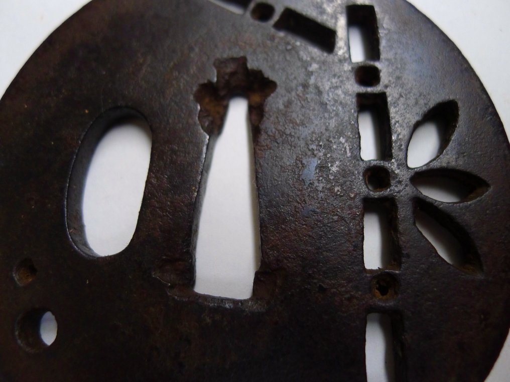 Conjunto de tsuba sukashi com motivo de 3 flores de bambu, bonito. - Japão - Período Edo (1600 1868) #4.3