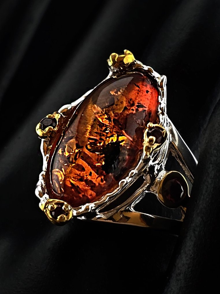 皇家波罗的海琥珀戒指——纯银与石榴石点缀——炽热的干邑色光辉 - 琥珀  (沒有保留價) #1.0