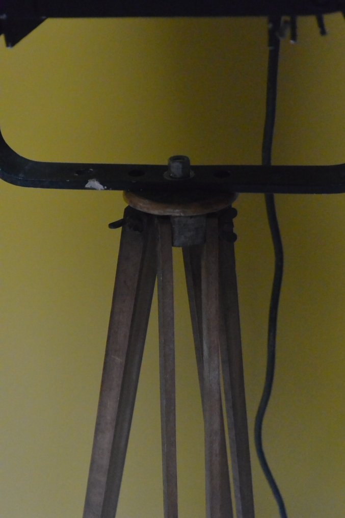 ADB - Φωτιστικό δαπέδου - Graniver, Σίδερο, Mahogany - θεατρική λάμπα σε 3 πόδια #4.3