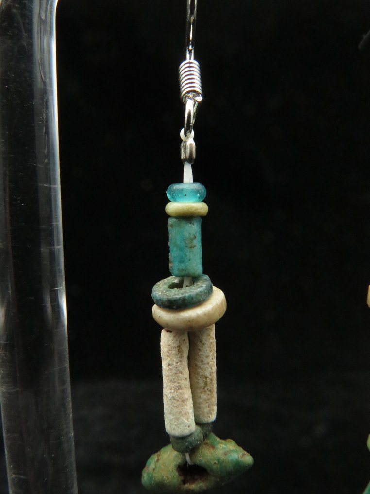 Αρχαία Αιγυπτιακή Σκουλαρίκια από γυαλί και φαίνια, χάντρες μουμίας με φυλαχτά. - 5 cm  (χωρίς τιμή ασφαλείας) #1.0