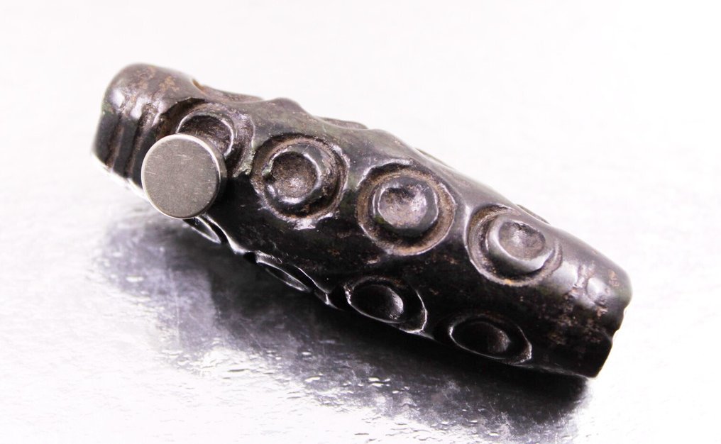 Perle DZI tibétaine ancienne sacrée bouddhiste en pierre magnétique - 16 yeux - amulette protectrice Météorite de pierre-fer- 40.3 g #1.0