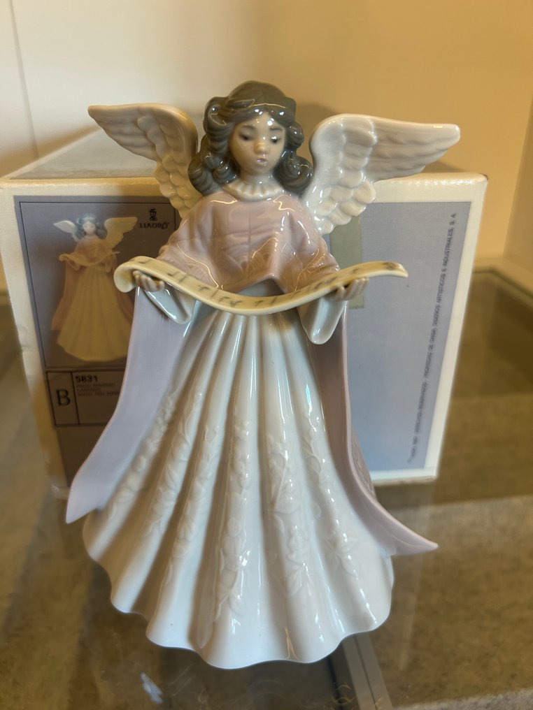 Lladró - Beeldje, Angel tree topper - 5831 “New in original box” - 19 cm - Porselein #1.0