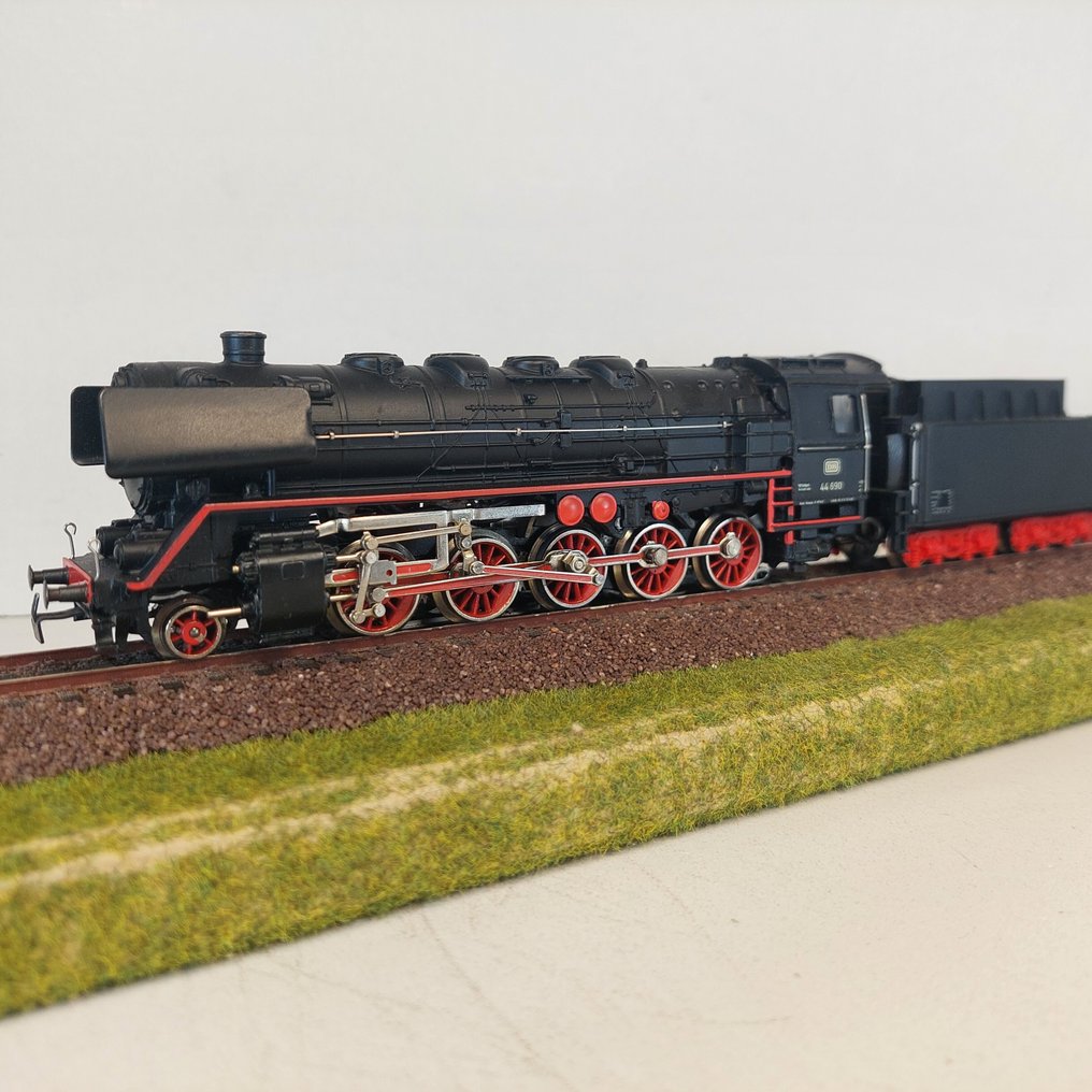 Märklin H0 - 3027 - 連煤水車的蒸汽火車 (1) - BR 44 690 - DB #1.0