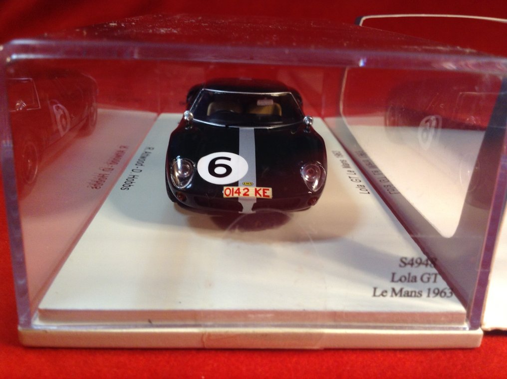 Spark 1:43 - Machetă mașină de curse - ref. #S4948 Lola Mk6 GT Sport Berlinetta Team Broadley Lola Cars Le Mans 1963 #3 Attwood/Hobbs - Calitate excelentă - ediție limitată - dificil de găsit astăzi. #3.2