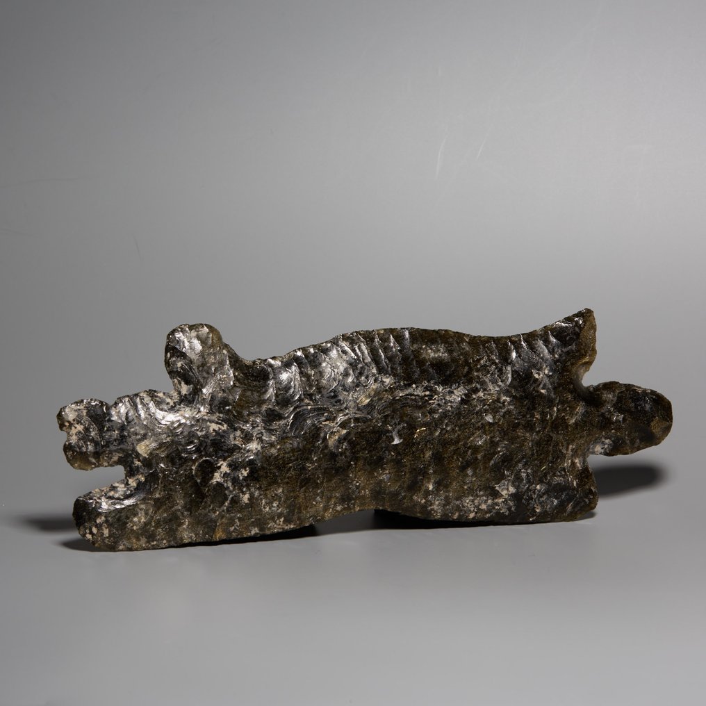 Colima, Westmexiko Obsidian Figuratives steinernes Werkzeug. 200 v. Chr. – 200 n. Chr. 20,5 cm Länge. Spanische Exportlizenz. #1.0