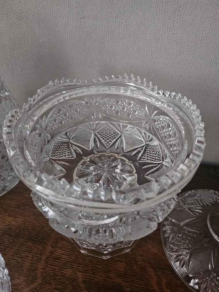 Διακοσμητικό (4)  - 4 υπέροχα διακοσμητικά τραπεζοκαλύμματα από κρύσταλλο, coupe με καπάκι, πιάτο, βάζο και μια Bon #4.3