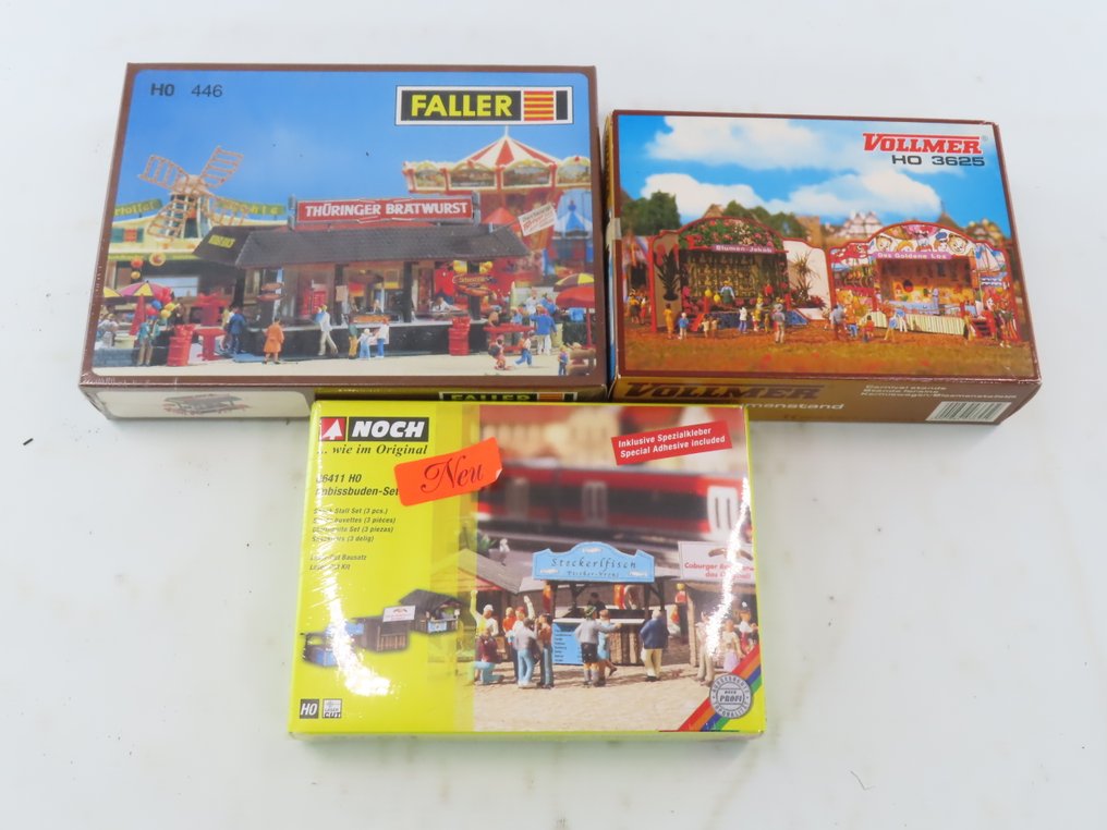 Faller, Noch, Vollmer H0 - 446/3625/66411 - Model train building kits (3) - Three building sets with a total of six stalls. #1.0