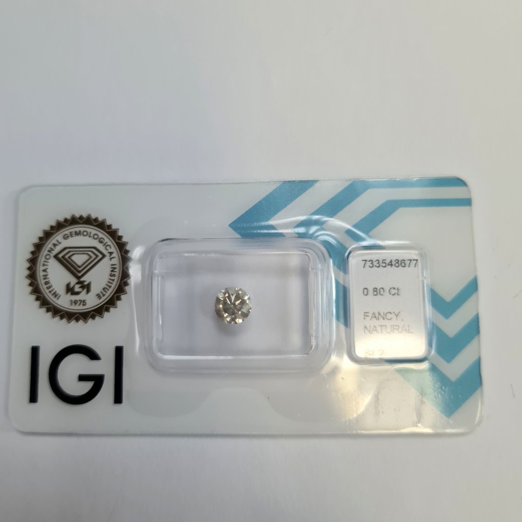 χωρίς τιμή ασφαλείας - 1 pcs Διαμάντι  (Φυσικού χρώματος)  - 0.80 ct - Στρογγυλό - Fancy light Πρασινωπό, Καφετί Κίτρινο - SI2 - International Gemological Institute (IGI) #3.2