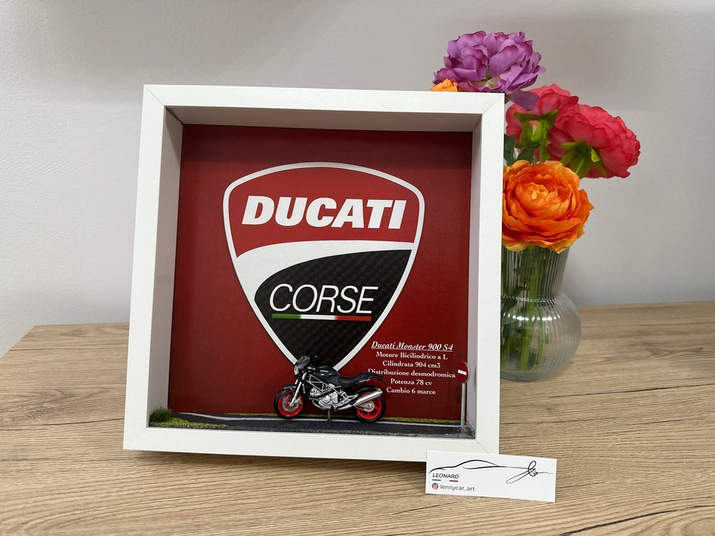 Artwork - Ducati - Ducati 998 R / Ducati monster 900 S4 1/24 Leonard C. D. - unico numerato con Diorama - 2025 #3.2