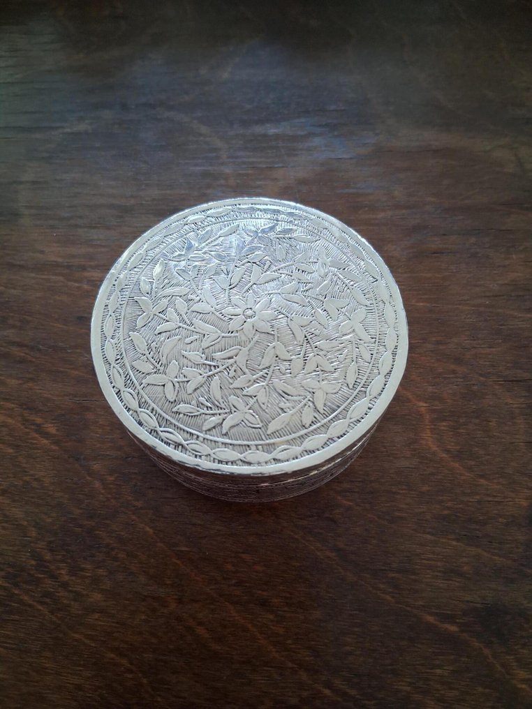 7个银色小盒子，带有花卉图案 - 银 - 印度 - 20世纪 #1.0