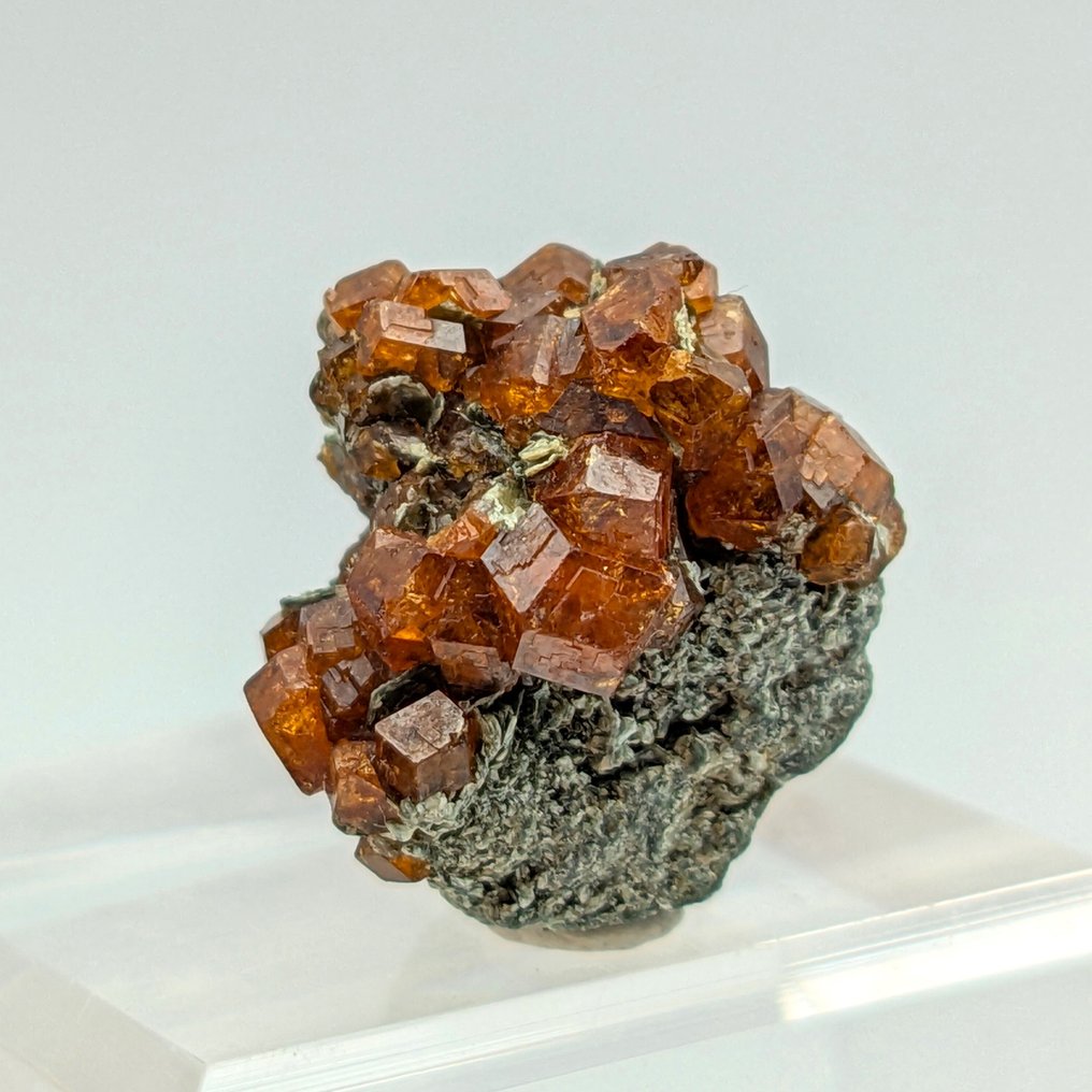 Γκροσουλάρια ρόσσα, ρουμπίνια με πράσινο επιδότο, Μάλι Κρύσταλλοι στη μήτρα - Ύψος: 38 mm - Πλάτος: 26 mm- 9 g #2.1