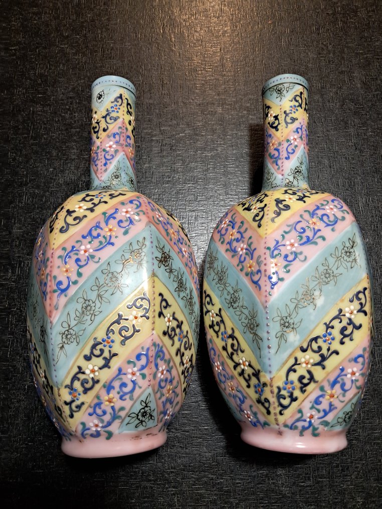 Thomas Webb & sons - 花瓶 (2)  - opaline - Marokaans motif #1.0