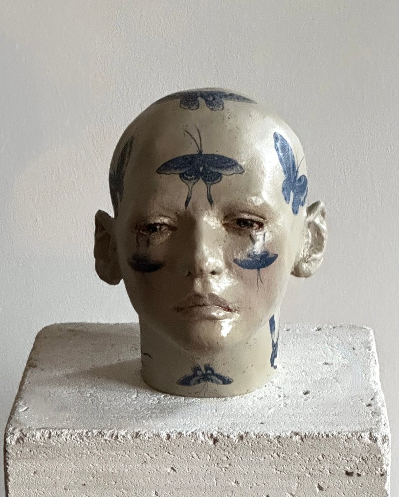 Aga Koncka - Head with Butterflies - Caramic Sculpture. #1.0