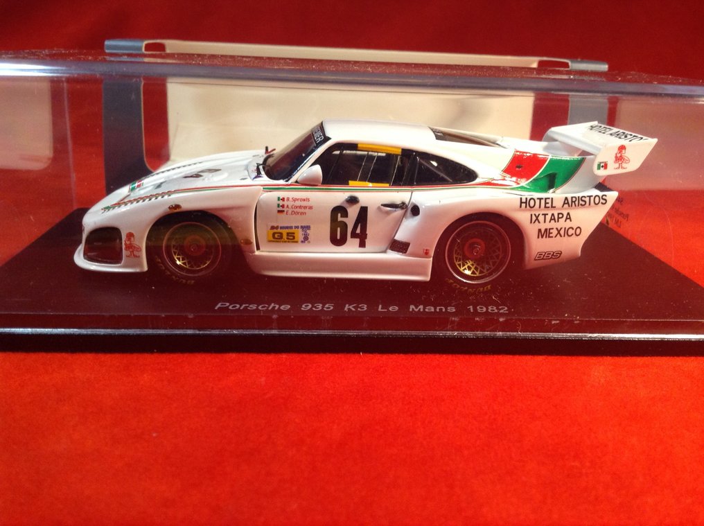 Spark 1:43 - Modelracerbil - ref. #S4427 Porsche 935K3 Gr5 Team Kremer Mexico 24h Le Mans 1982 #64 Dören/Contreras - Fremragende kvalitet - begrænset udgave - svær at finde i dag. #1.0