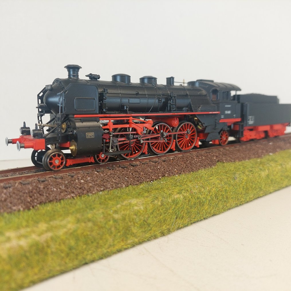 Märklin H0 - 29857 - Steam locomotive with tender (1) - BR 18 466 Digital Sound - DB #1.0