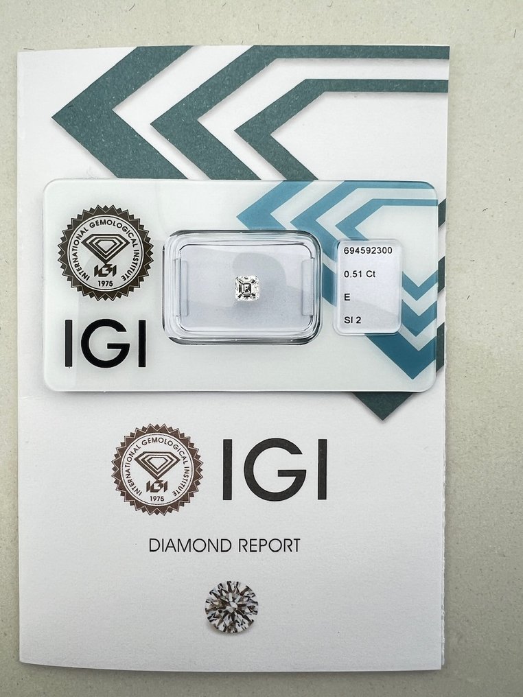 Ingen reservasjonspris - 1 pcs Diamant  (Naturlig)  - 0.51 ct - Smaragd - E - SI2 - Det internasjonale gemologiske institutt (IGI) #1.0