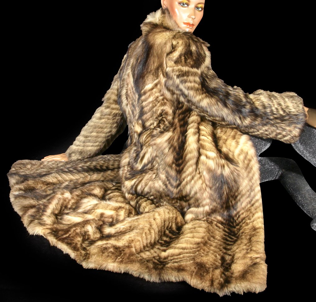 Artisan Furrier - Fur coat #4.3