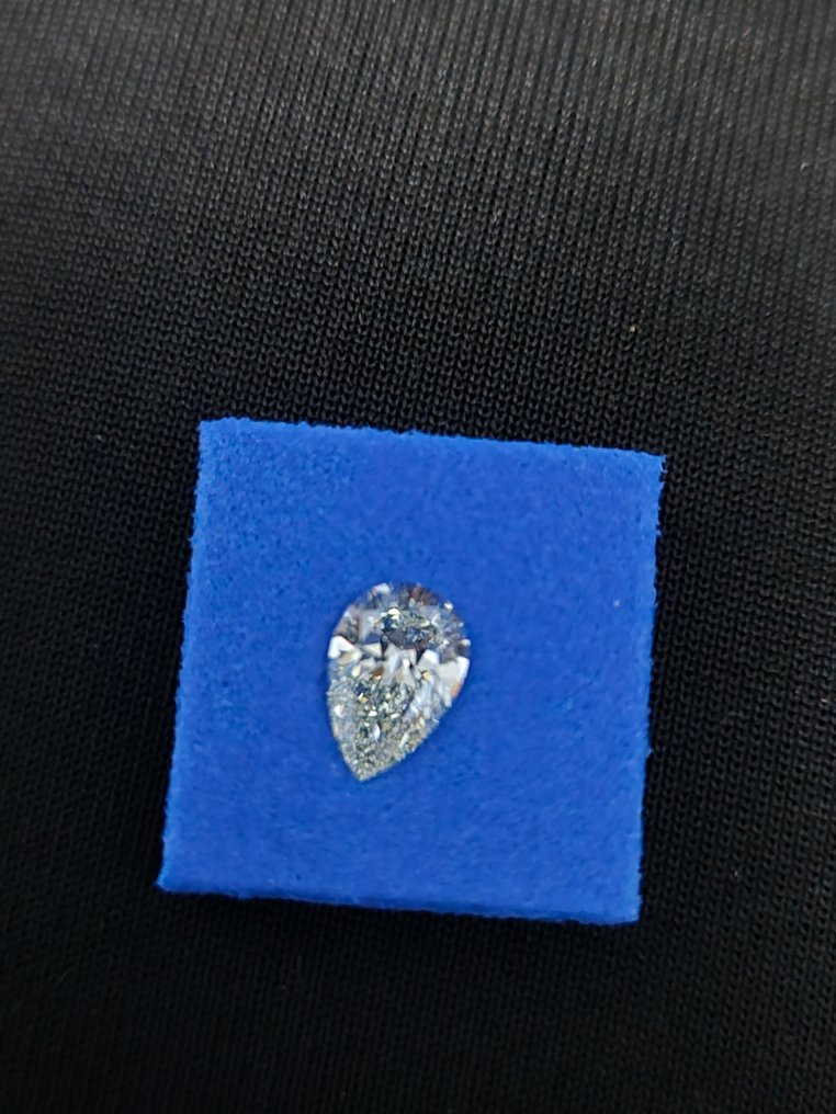 1 pcs 钻石  (天然)  - 0.70 ct - 梨形 - K - VS2 轻微内含二级 - 美国宝石研究院（GIA） - Ex Ex #1.0