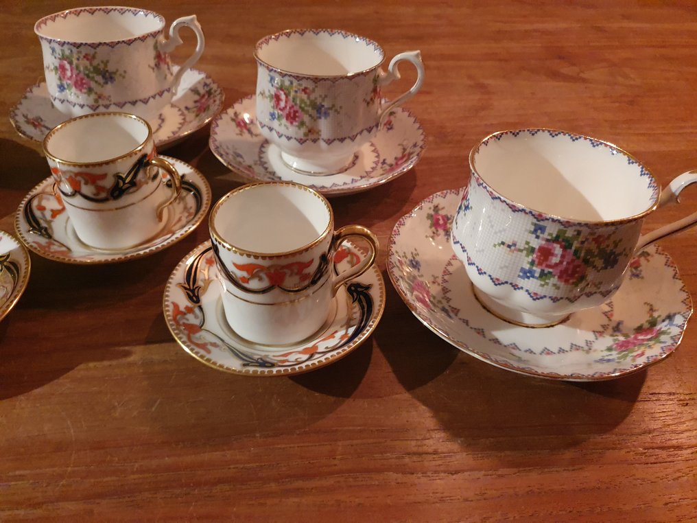 Royal Albert - 杯及底碟 (8) - Petit Point  en andere - 骨, 瓷器, 鍍金, 釉 #2.1