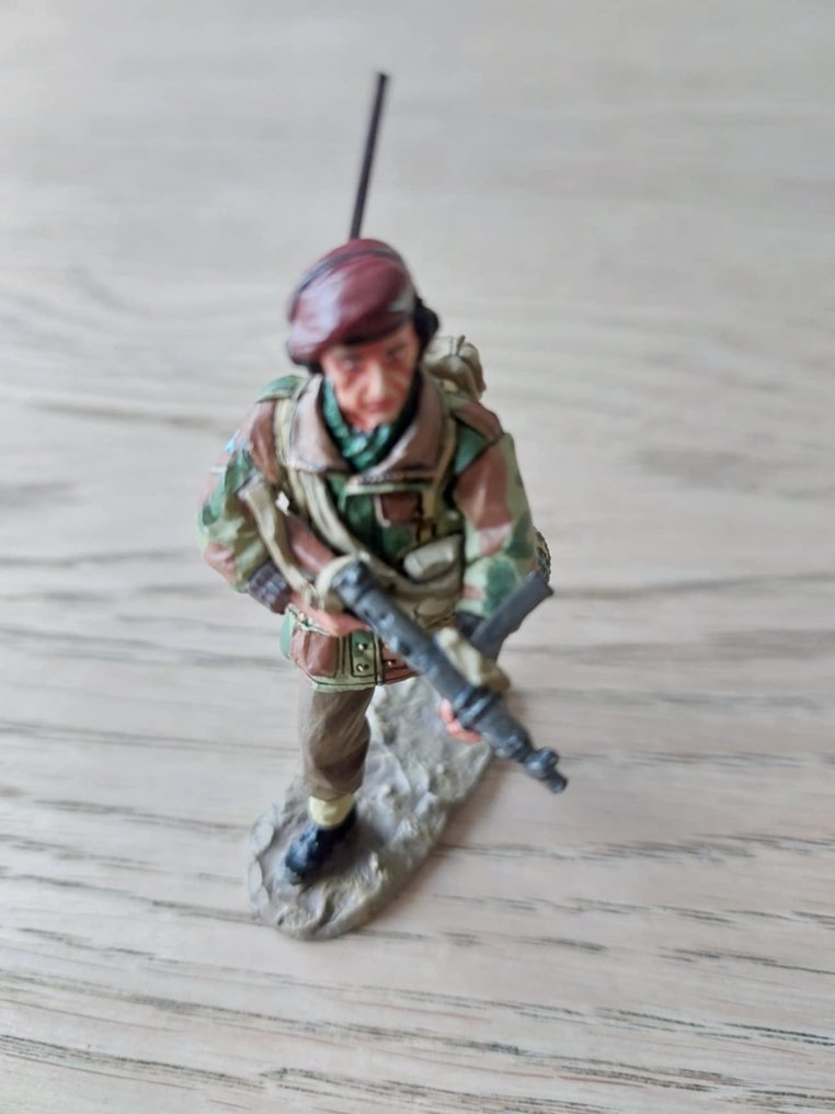 Kung & land  - Leksaksfigur MG010 Para radio (walking man) - Belgien #1.0